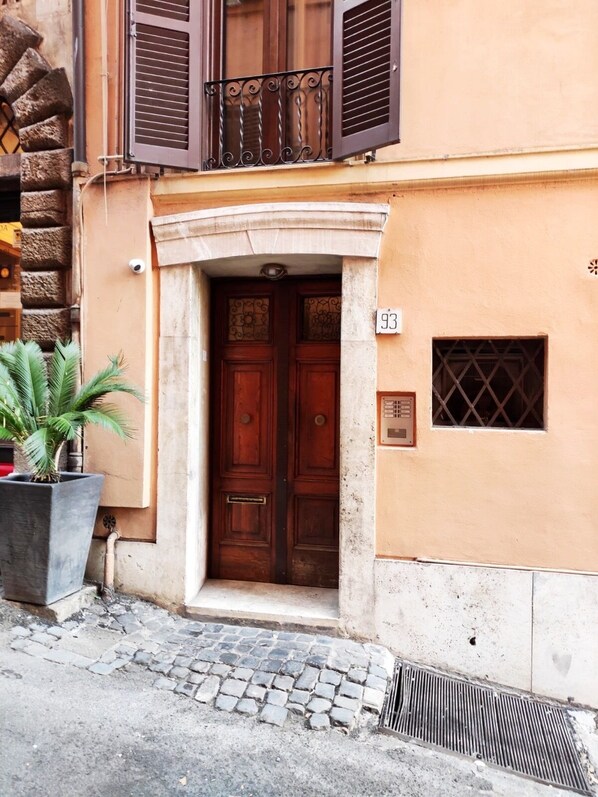 تفاصيل الفندق من الخارج