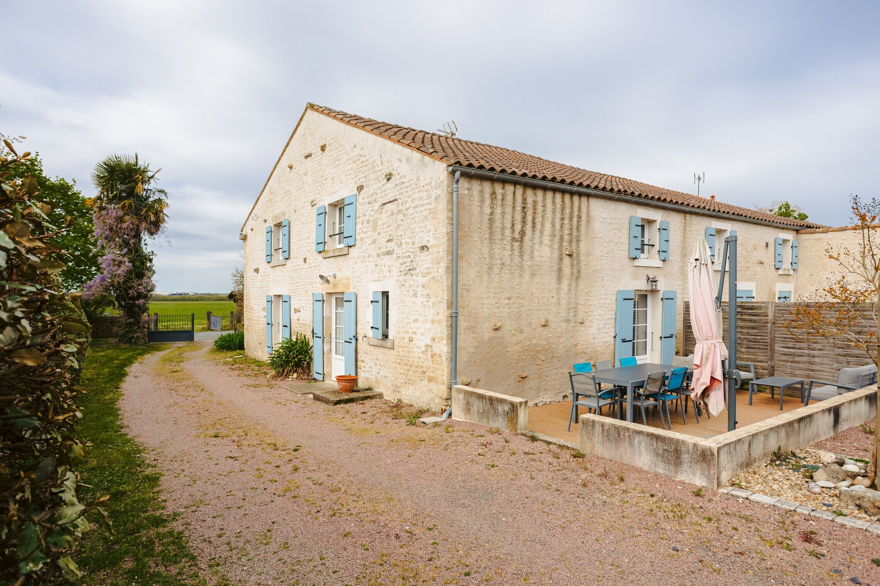 屋外ダイニングエリア