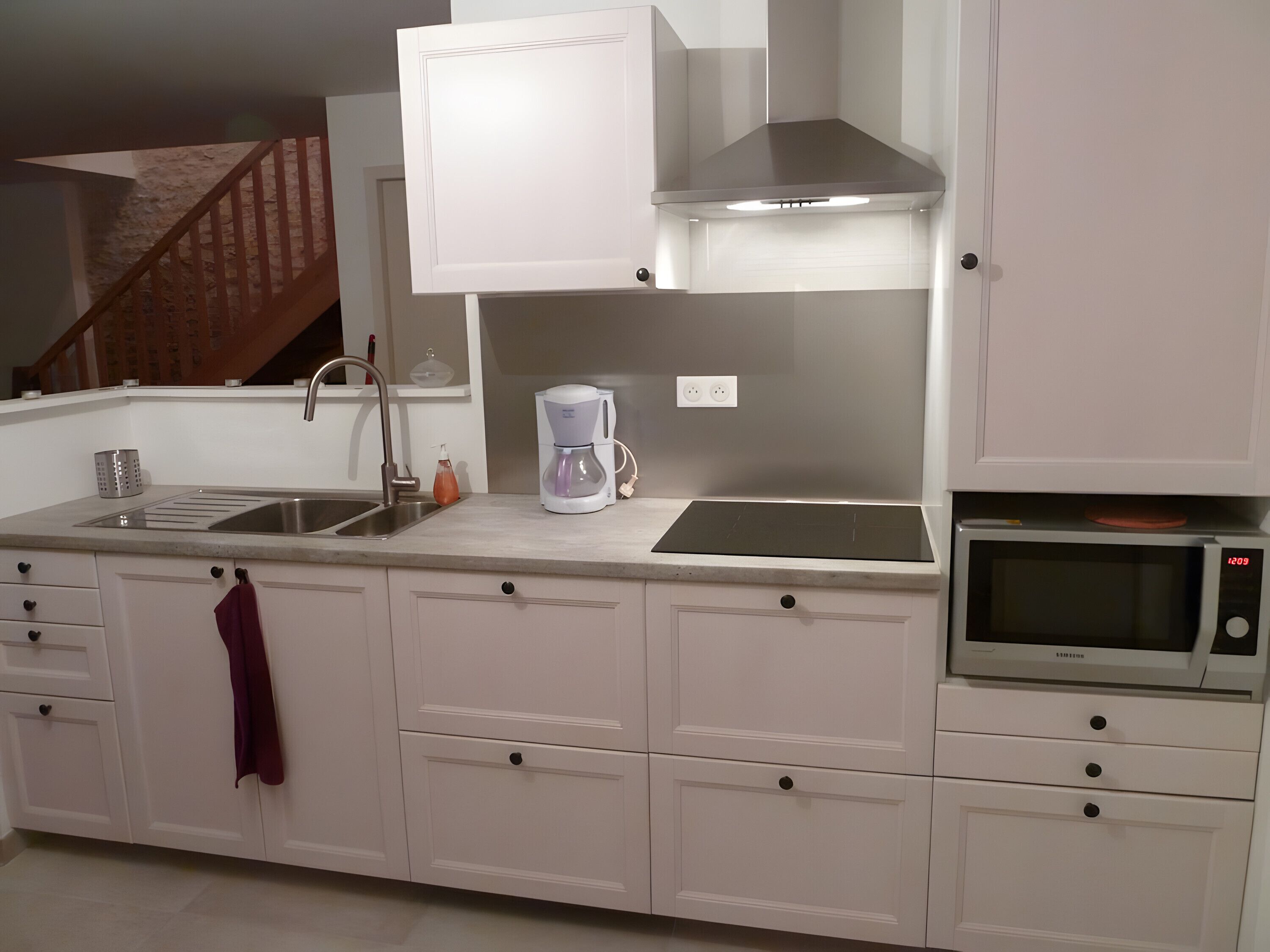 雪櫃、微波爐、焗爐、爐具