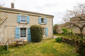 Exterior - Gîte du Maroye with Pool (Montreuil)