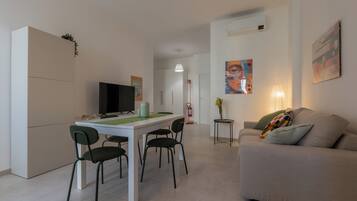 Basic Apartment, Balcony | Living area