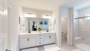 Hair dryer, towels, soap, toilet paper - PL088 – World Cup Stay - 30min to Toyota Base - Sleeps 6 - Free Parking (Plano)