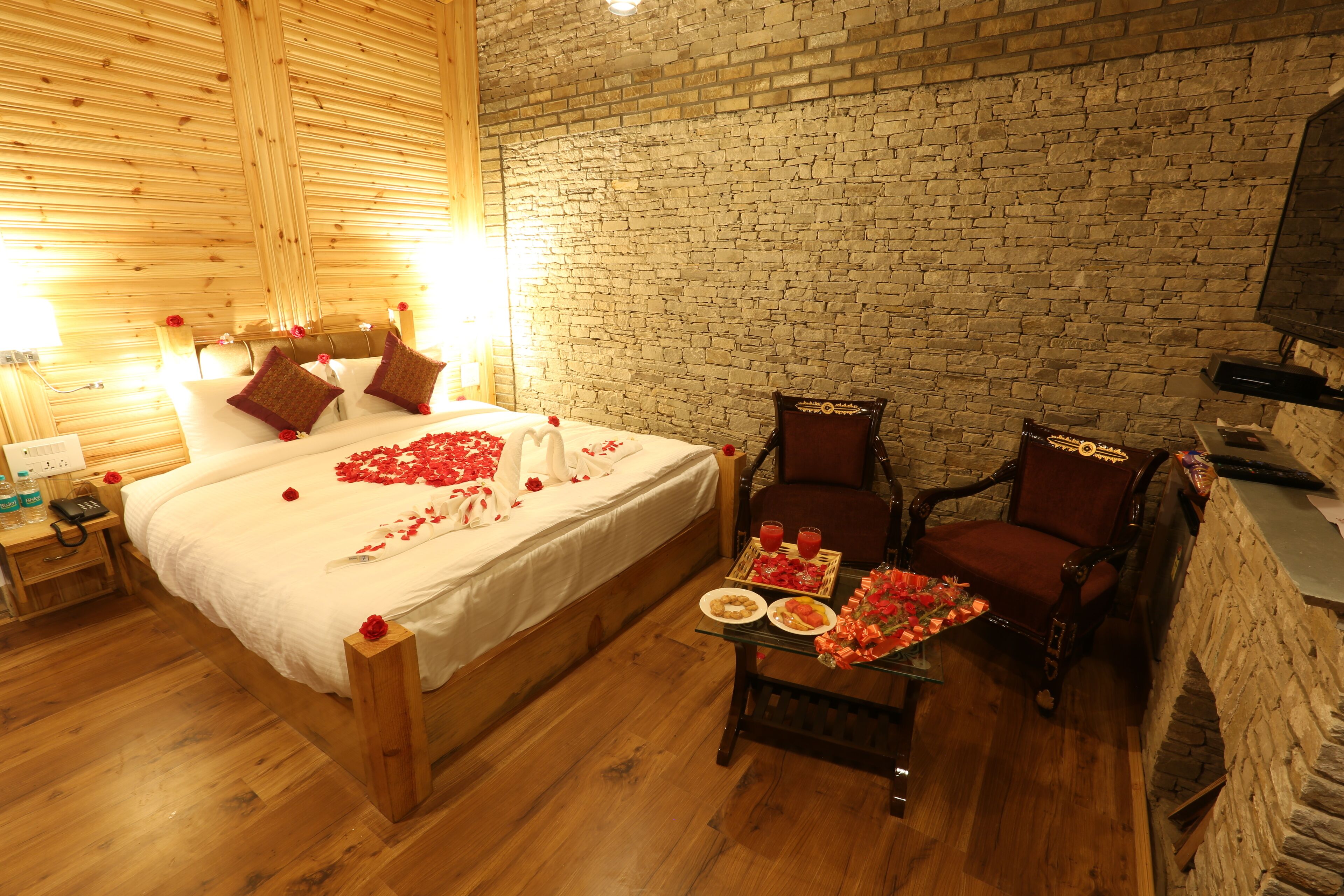 Desk, laptop workspace, free WiFi