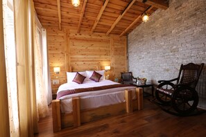 Työpöytä, kannettavalle tietokoneelle sopiva työtila, ilmainen Wi-Fi