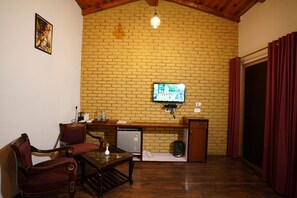 مكتب ومساحة عمل للكمبيوتر المحمول وواي فاي مجانًا