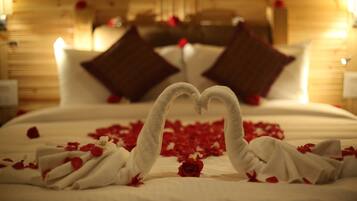 Suite, Balcony, Mountain View | Desk, laptop workspace, free WiFi