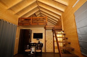 Casa de campo tradicional, balcón, vistas a la montaña | Escritorio, espacio para trabajar con un portátil, wifi gratis