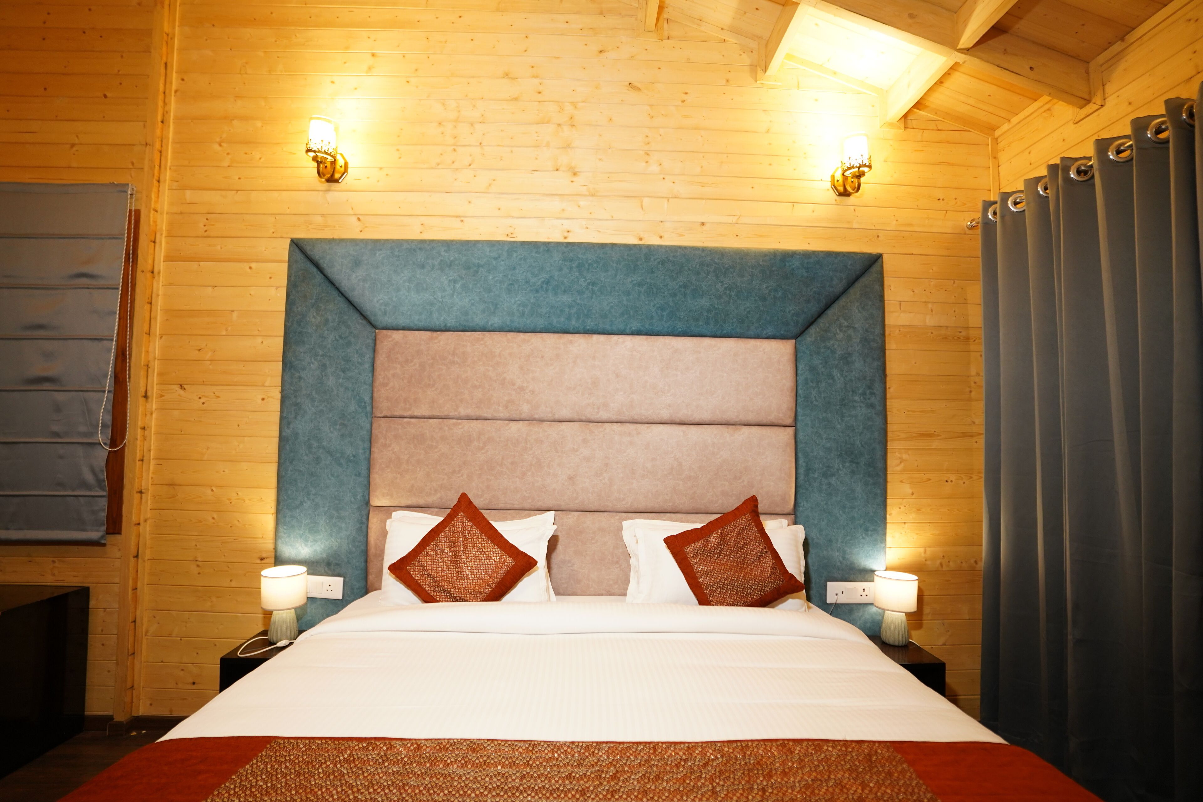 Bureau, espace de travail pour ordinateur portable, Wi-Fi gratuit