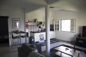 Rom, 1 soverom, røyk, balkong | Oppholdsområde