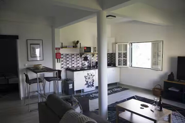 Room, 1 Bedroom, Smoking, Balcony | Living area