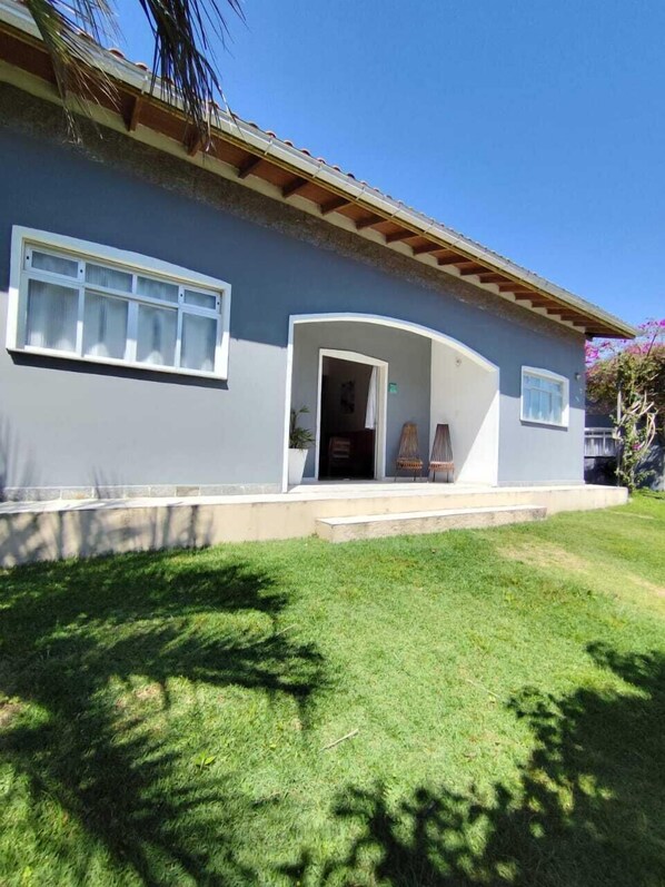 Casa familiar, 4 habitaciones, se aceptan mascotas, junto a la alberca | Terraza o patio