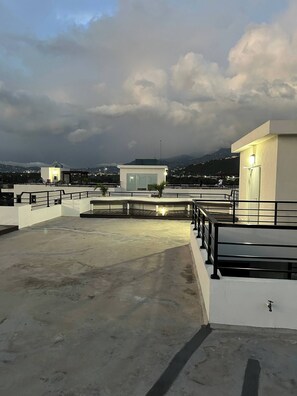 Apartment, 1 Bedroom, Accessible, Balcony | Property grounds