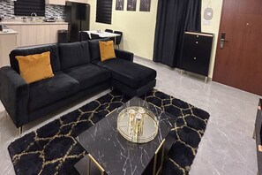 Appartement, 1 chambre, accessible aux personnes à mobilité réduite, balcon | Salle de séjour