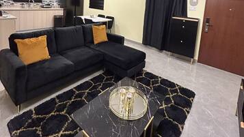 Apartment, 1 Bedroom, Accessible, Balcony | Living room