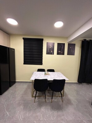 Apartment, 1 Bedroom, Accessible, Balcony | Dining room - Charming Kingston Apartment With City Views (Kingston)