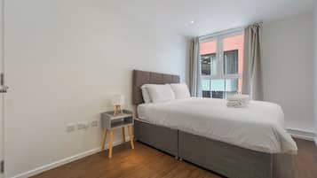 1 habitación, tabla de planchar con plancha, wifi y ropa de cama