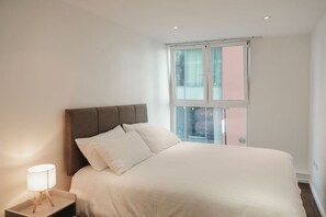 1 habitación, tabla de planchar con plancha, wifi gratis y ropa de cama 