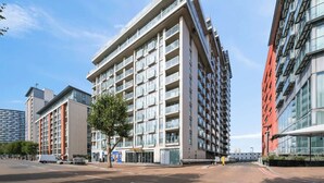 A multi-story hotel with a modern design, featuring balconies and large windows. - O2 & ExCeL! Modern 1 Bed Flat + Sofa Bed • Ideal for Conferences & Families (London)