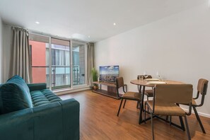 TV - O2 & ExCeL! Modern 1 Bed Flat + Sofa Bed • Ideal for Conferences & Families (London)
