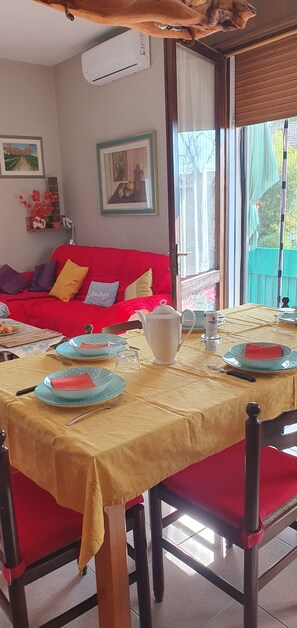 Dining - Casa Lorelein your home in Solighetto with parking in front of the door (Pieve di soligo)