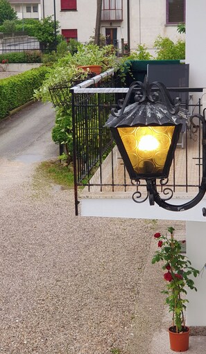 Exterior detail - Casa Lorelein your home in Solighetto with parking in front of the door (Pieve di soligo)
