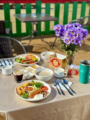 Bữa sáng kiểu Anh hàng ngày (12 USD/mỗi người) 