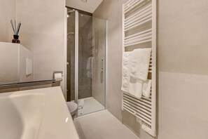 Hair dryer, towels - 5* one bedroom flat in Kirchberg (Luxembourg City)