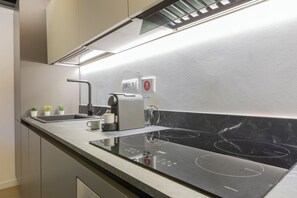Appartamento Basic | Cucina privata | Macchina per caffè espresso, bollitore elettrico