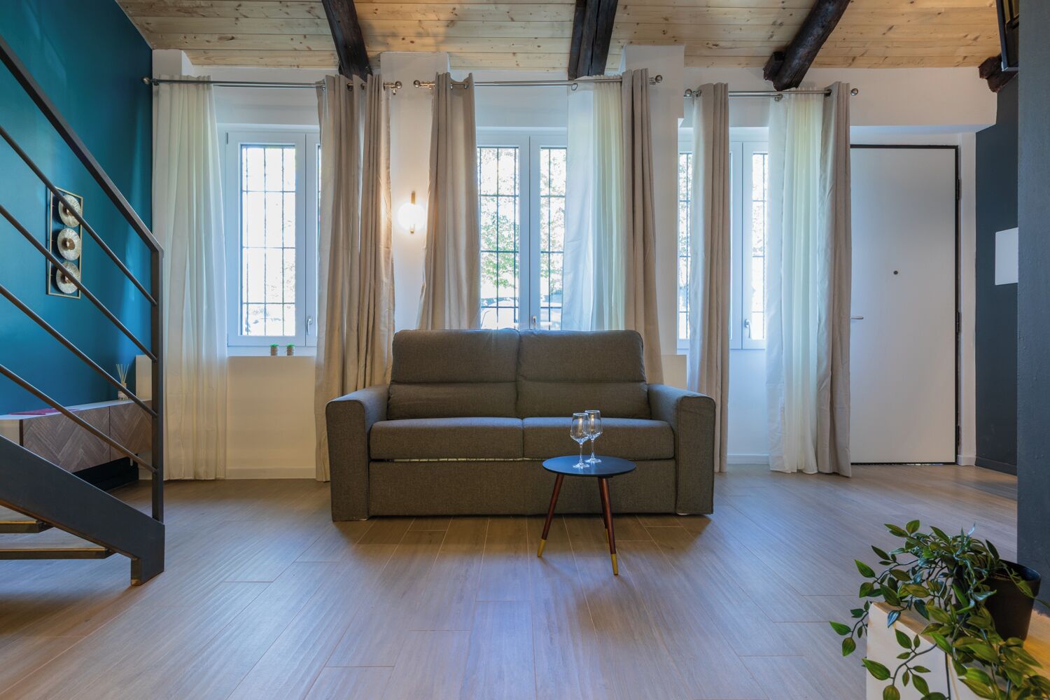 Basic Apartment | Living area | 35-cm TV with satellite channels