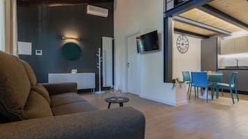 Basic Apartment | Dining room