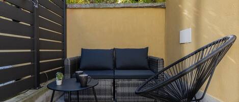 Basic Apartment | Terrace/patio