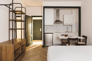 Studio (annex building) | Área de sala de estar | Televisión de 50 pulgadas con canales por cable 