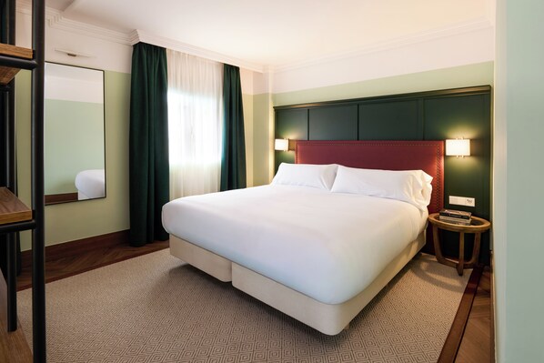 Junior Suite with Terrace | In-room safe, blackout drapes, iron/ironing board, free WiFi - Honest Hotel Granada (Granada)