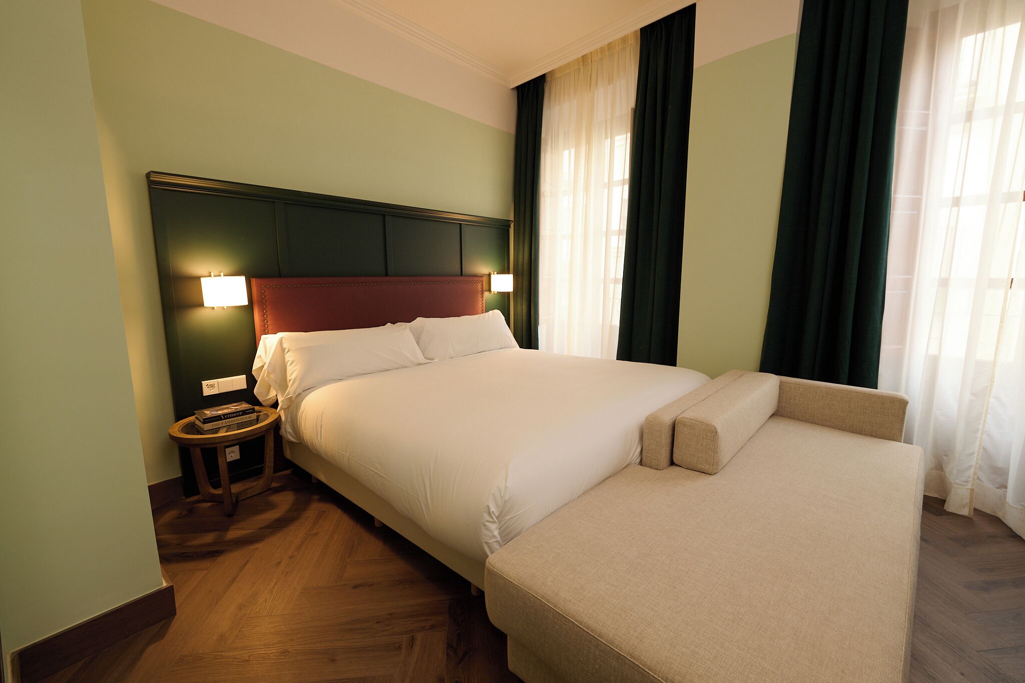 Urban Triple | Brankas, tirai kedap cahaya, setrika/meja setrika, dan Wi-Fi gratis