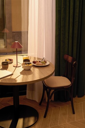Daily buffet breakfast for a fee - Honest Hotel Granada (Granada)
