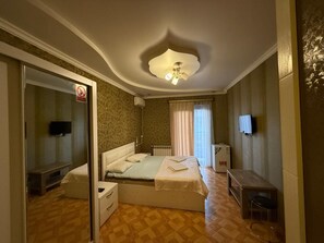 Deluxe Double or Twin Room, Balcony, Garden View | Desk, free WiFi