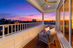 Property grounds - Brand New 4BR Luxury Vacation Home with Heated Pool/Spa in Fort Myers Beach, Walk to the Beach (Fort Myers Beach)