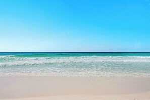 Beach nearby - Recently Refreshed Crystal Beach Retreat Pet Friendly, Steps to Pool, Shuttle & Emerald Coast! (Destin)