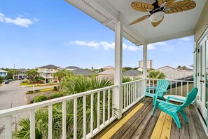 Property grounds - Large Family Beach House - 5-Min Walk to Gulf, Sleeps 12! NEW TO PROGRAM! (Miramar Beach)