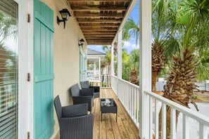 Terrace/patio - Large Family Beach House - 5-Min Walk to Gulf, Sleeps 12! NEW TO PROGRAM! (Miramar Beach)
