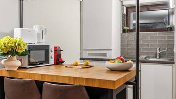 Frigorifero, microonde, forno, macchina per tè/caffè