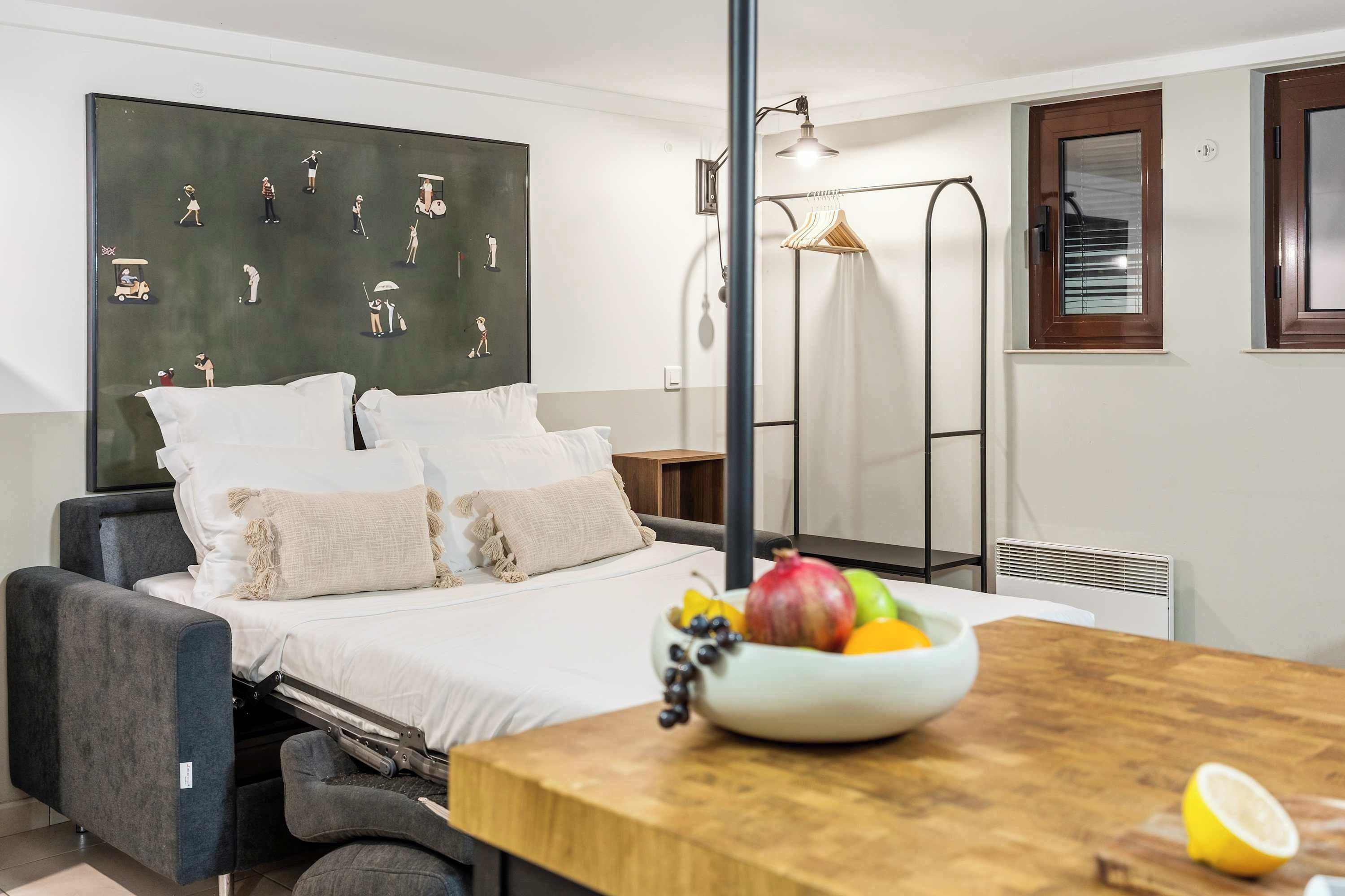 Fer et planche à repasser, lit parapluie, Wi-Fi, draps fournis