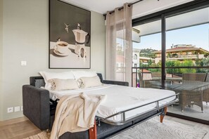 Iron/ironing board, travel crib, WiFi, bed sheets