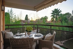 تناول الطعام