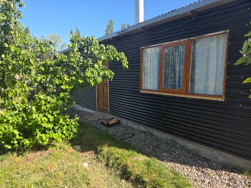 Beautiful 1-bedroom cottage in pleasant Chile Chico getaway