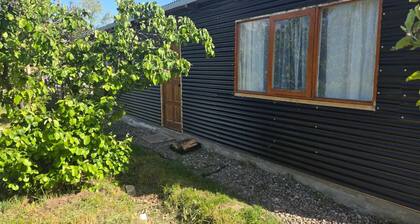 Beautiful 1-bedroom cottage in pleasant Chile Chico getaway