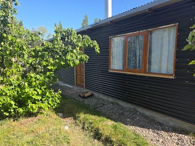 Beautiful 1-bedroom cottage in pleasant Chile Chico getaway