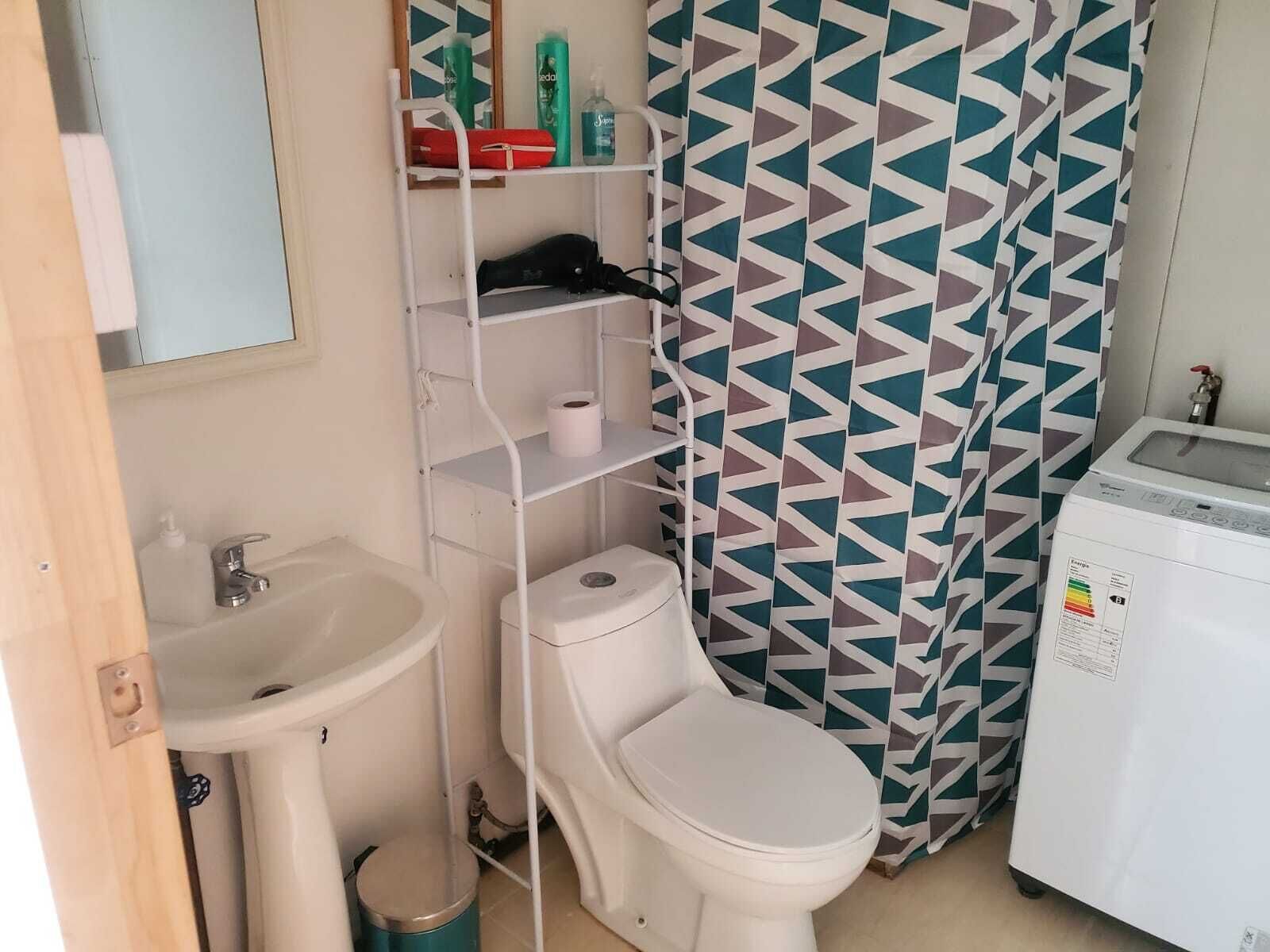 Dutxa, assecador de cabells, tovalloles i sabó 