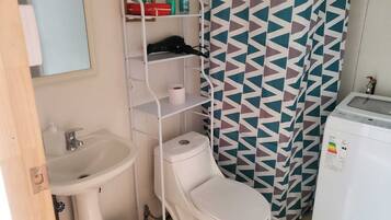 Doccia, asciugacapelli, asciugamani, sapone