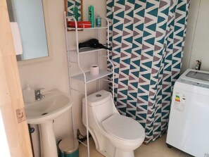 Doccia, asciugacapelli, asciugamani, sapone